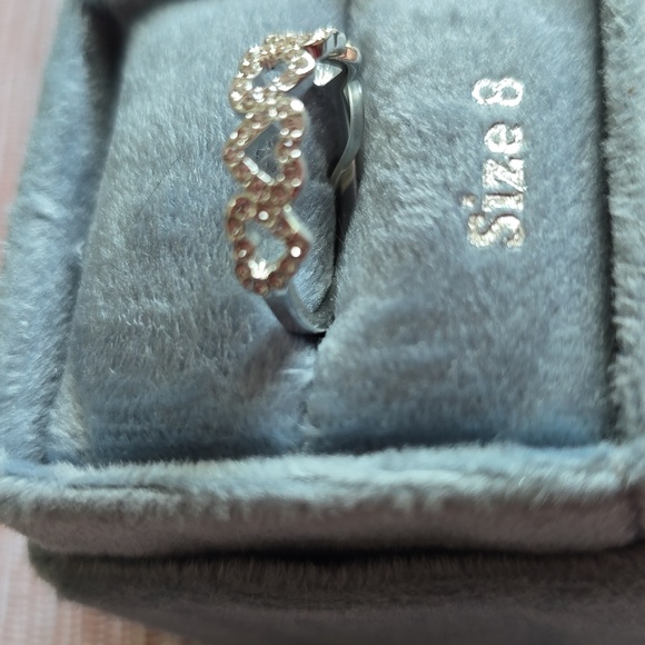 LUXE BRAND WOMEN'S FASHION JEWELRY SILVERTONE HEART RING SIZE 8 - Picture 4 of 8